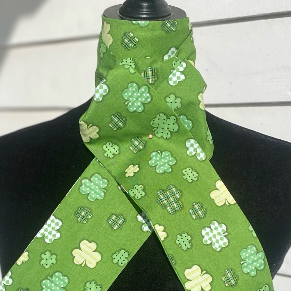 Equestrian Foxhunting Hunter Dressage Stock Tie Green Shamrocks